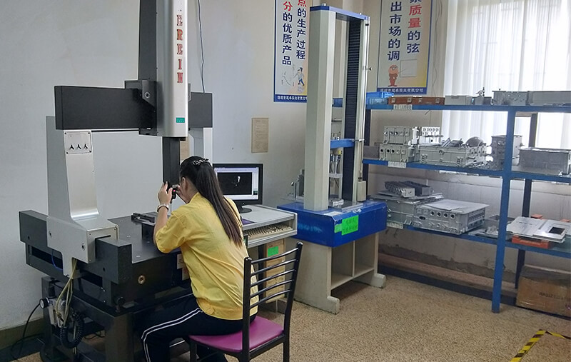 檢測中心：三次元，二次元，投影儀，鹽霧測試儀，探傷機，壓力測試，光譜分析儀，光澤計等21臺。