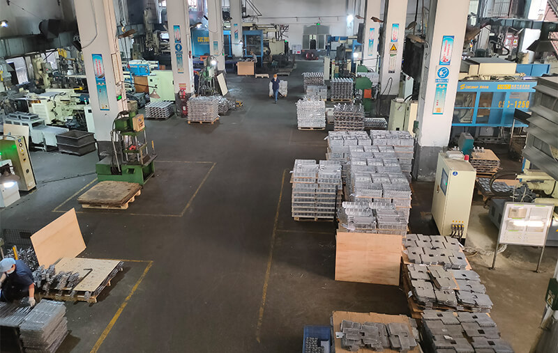 壓鑄課：噸位從280~4000T壓鑄機，共53臺。